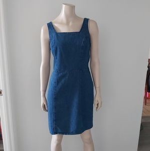 Short sleeveless jean dress